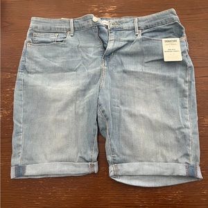 Levi's Gold Label Women's Mid-Rise Bermuda Shorts